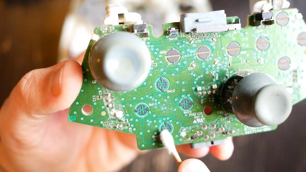 Photo de la carte électronique d'une manette Xbox 360